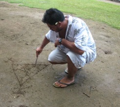 Our guide draws a triangle in the sand to explain that Raietea is located at its center.